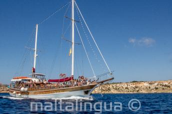 Our Maltalingau boat on the way to Comino
