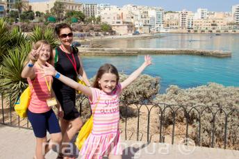 Kid's English programme students walking with a teacher