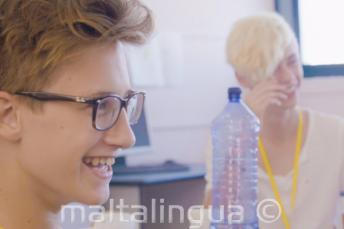 2 students having fun in a classroom