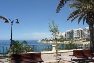 Exiles Bay promenade in Sliema is a 5 minute walk from the school.